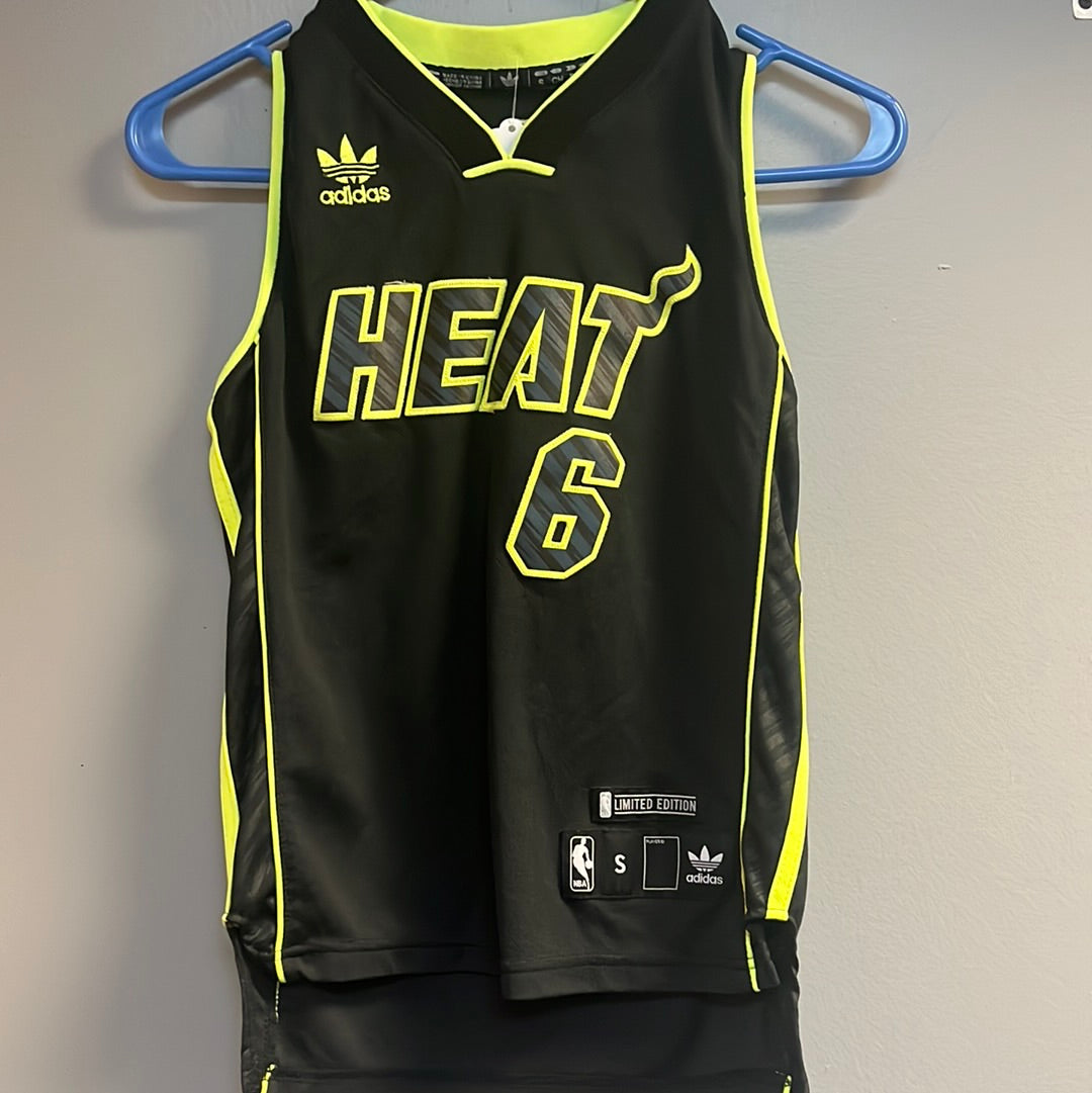 ADIDAS NBA Basketball LEBRON JAMES Miami Heat Limited Black Neon