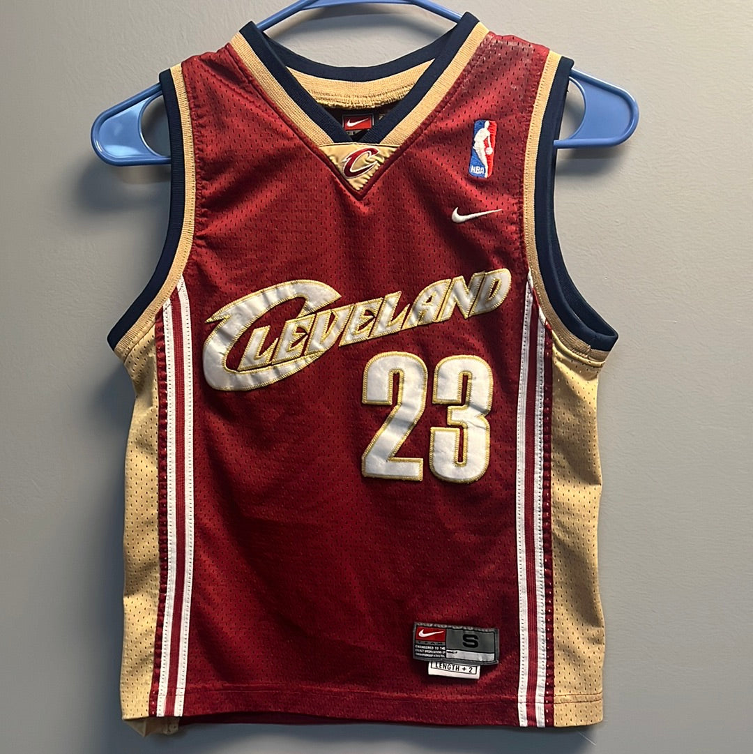 Vintage Nike Cleveland Cavaliers Lebron James jersey - Youth
