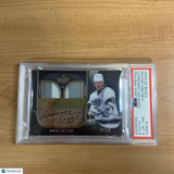 2009 Upper Deck Black Hockey Wayne Gretzky Lustrous Material Auto /50 PSA 8 / 8