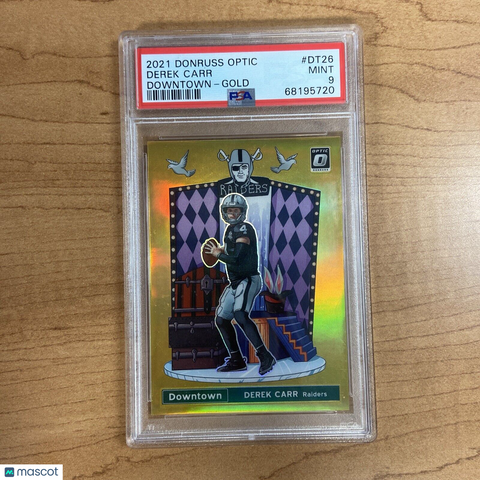 2021 Optic Football Derek Carr Downtown #DT26 Gold /10 PSA 9 Raiders