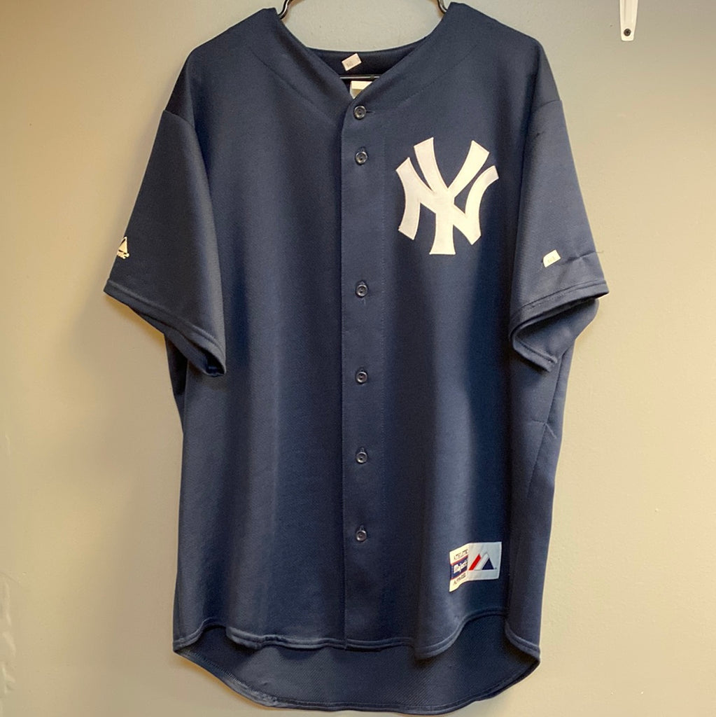 Tops, Vintage Looney Toons New York Yankees New York Yankees Baseball  Vinta Shirt Gift